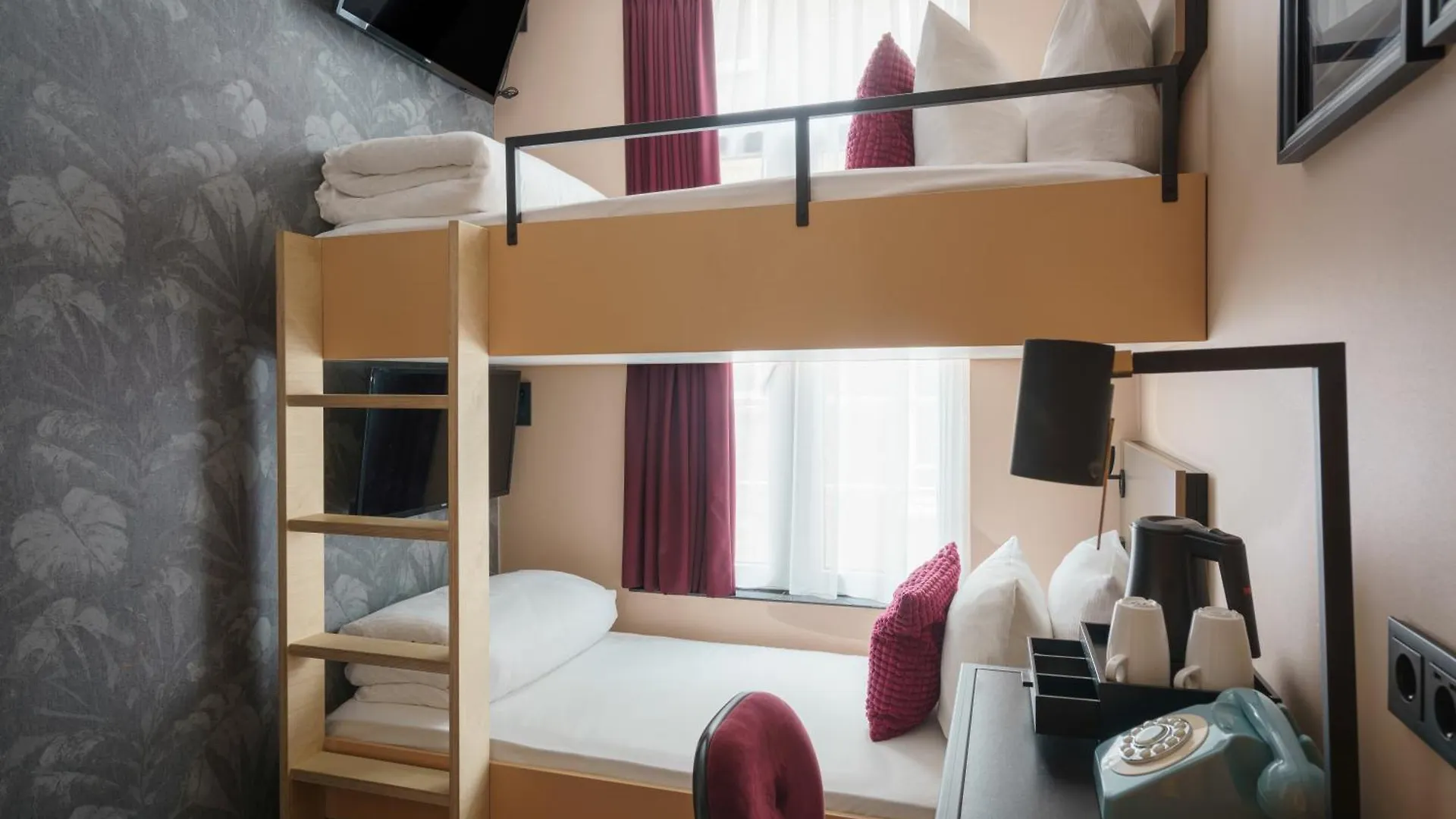 Krisotel Amsterdam 3*,