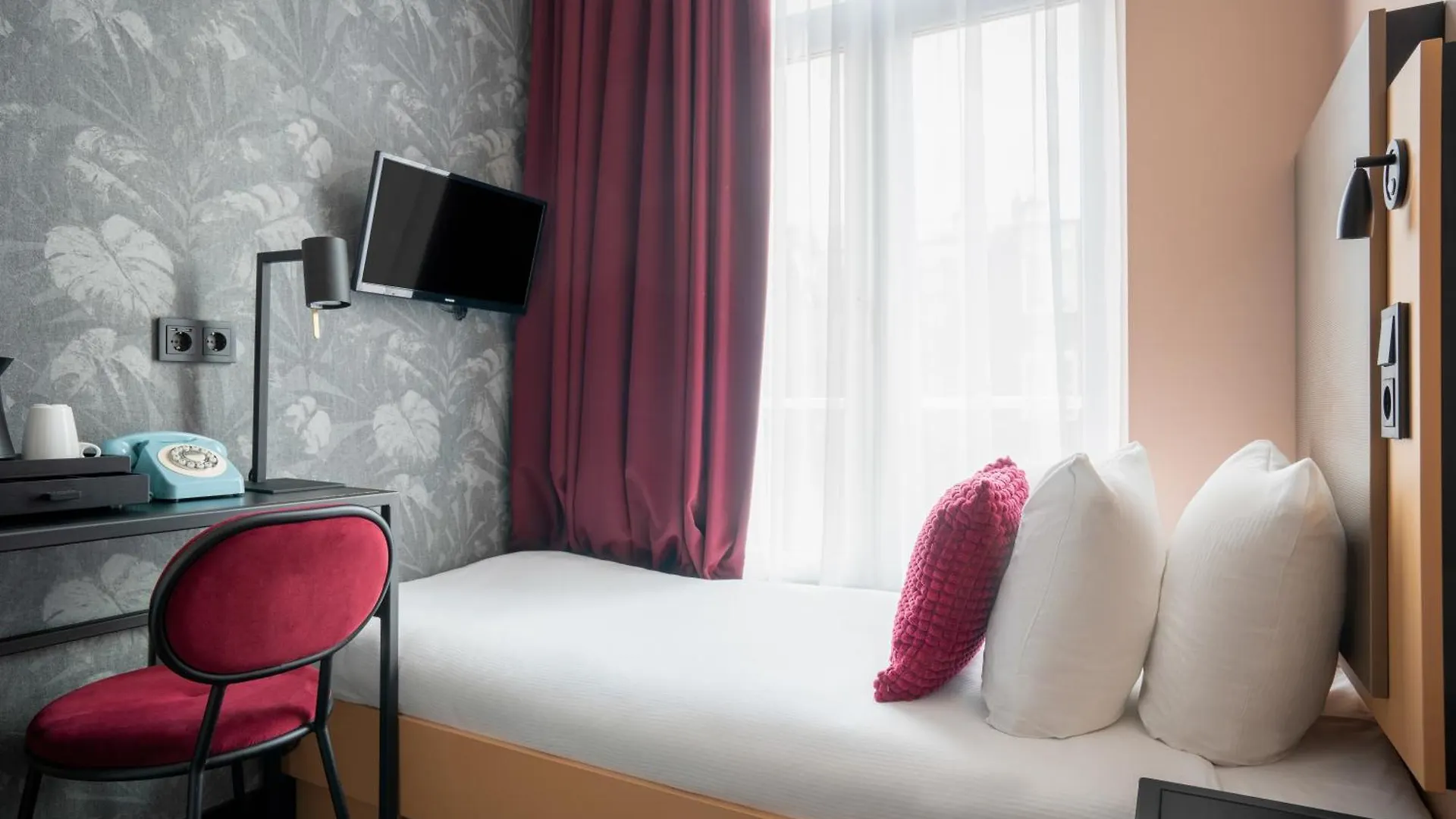 Krisotel Amsterdam Hotel